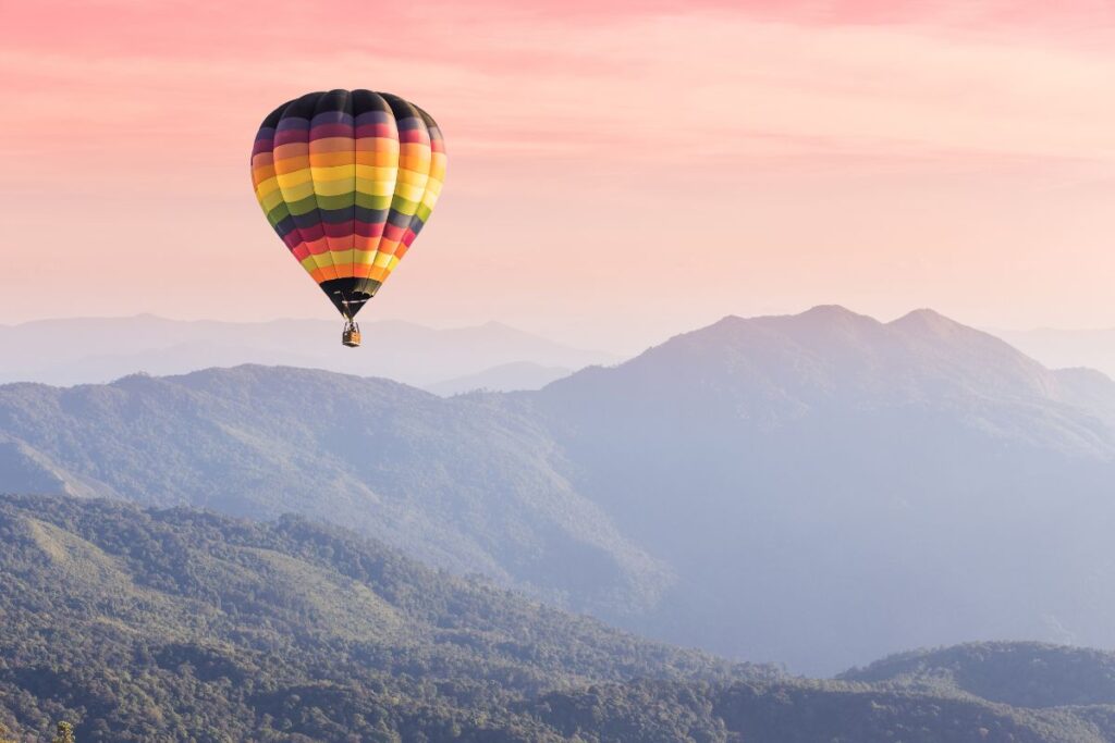 Heißluftballon als Symbol für zusätzliche Sicherheit und flexible Zusatzdeckung einer Kreditversicherung