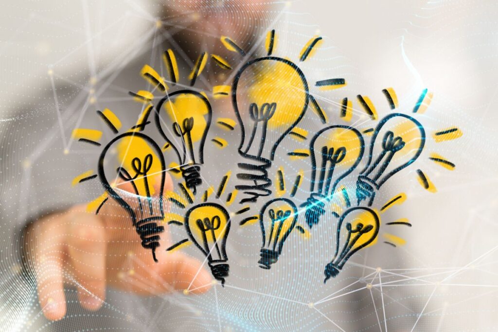 Glühbirnen als Symbol für Innovation und Zukunftsorientierung der ACREDIA Group