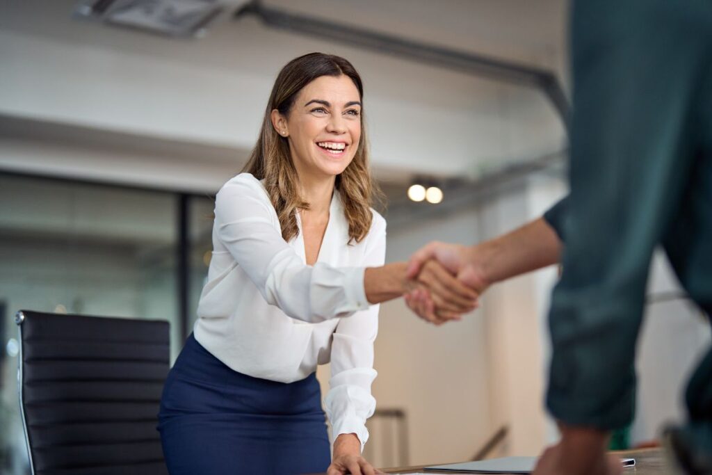 Mitarbeiter auf dem Weg zum Erfolg – ACREDIA vereint lokale Expertise mit globalen Ressourcen